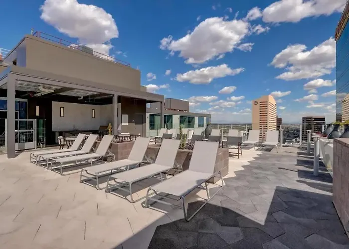 Apartment Boulevard Highrise Stu Sky Pool Parking Gym 30 *